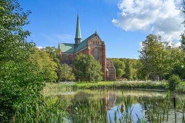 Obraz premium See im Johann-Sebastian-Bach-Garten, Doberaner Münster, Klosterstraße, Bad Doberan, Mecklenburg-Vorpommern, Deutschland
