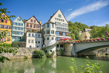 Obraz premium Neackar, Eberhardsbrücke, Altbauten, Neckarfront, Altstadt, Tübingen, Baden-Württemberg, Deutschland