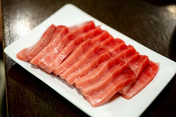 マグロの中トロの刺身