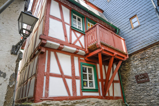 Altbau, Balkon, Fachwerkhaus, Rosenstra&szlig;e, Altstadt, Bacharach, Rheinland-Pfalz, Deutschland