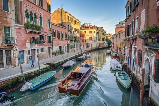 Motorboote, Canal Rio della Misericordia, Viertel Cannaregio, Venedig, Venetien, Italien