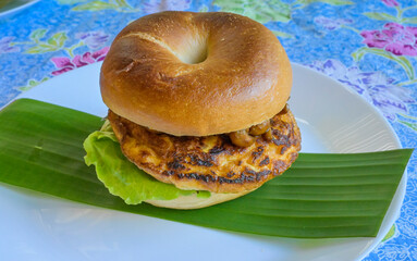 Bagel mit vegetarischem Bratling, Essen, Frühstück, Taiwan