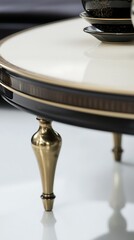 Obraz premium A table with a vase and a plate on it
