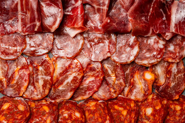 Plato con loncheados ibéricos jamón chorizo y carne curada