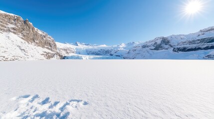 Obraz premium Frozen lake, glacier, mountains, winter sun, landscape photography