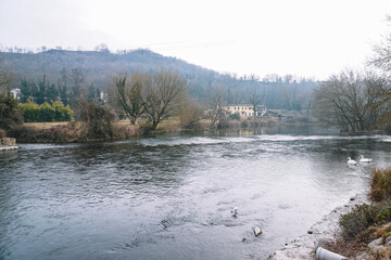 Obraz premium Scenic River Landscape in Italy