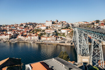 Obraz premium Porto, Portugal - December 28, 2024: View of the Douro River and the picturesque Ribeira district, a UNESCO World Heritage site