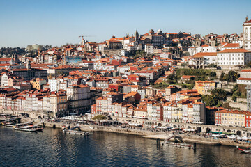 Obraz premium Porto, Portugal - December 28, 2024: The famous and picturesque Ribeira district, known for its colorful houses and vibrant riverside atmosphere