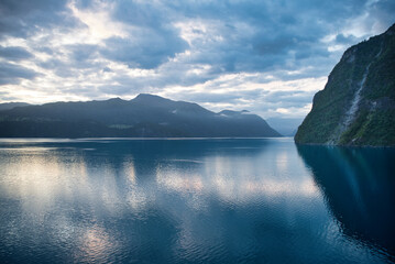 Blick in den Geiranger Fjord Norwegen
