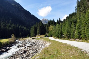 Obraz premium Wanderung zum Falbesoner Wasserfall