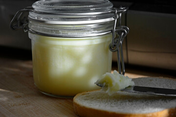 smalec gęsi, tłuszcz gesi, zdrowy smalec z gęsi, tłuszcz gęsi w szklanym słoiku, Jar of goose fat © kateej