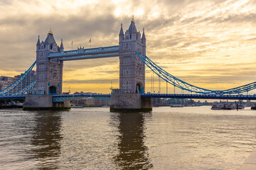 Obraz premium Tower Bridge in London in the morning