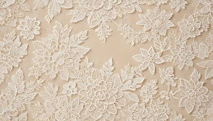 Un fondo texturizado que presenta intrincados motivos florales de encaje blanco sobre una superficie beige suave. El encaje tiene un diseño delicado