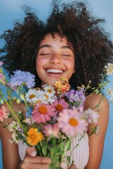Naklejka premium Smiling woman holding bouquet of colorful flowers