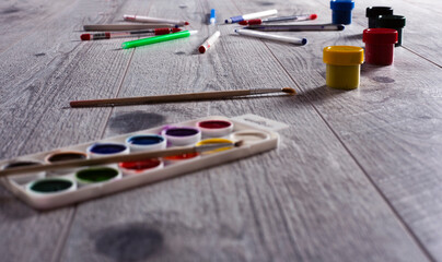 Master at work drawing made with gouache paints, still life.