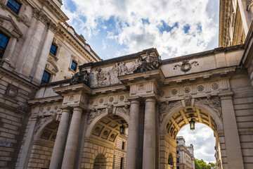 Obraz premium Ornate Historic Stone Archway with Intricate Details in London, United Kingdom