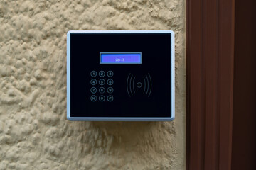 Access terminal via PIN code and radio – automatic identification