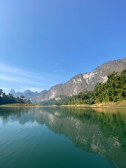 Fototapeta premium lake and mountains of Khao Sok National Park Thailand