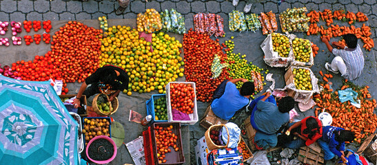 Feira de alimentos em Cuenca, Equador.
