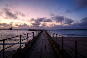 Obraz premium West Pier, Blyth Northumberland, sunrise