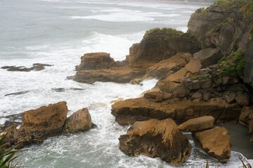 Rough Sea Waves Hitting the Rugged Coast of New Zealand – Dramatic Ocean Scene