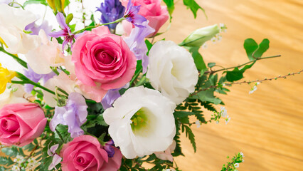 華やかな春の息吹：色とりどりの花束