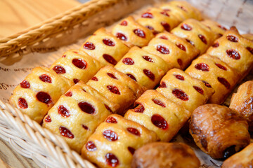 Square pies filled with strawberry jam © Donghyun Kim