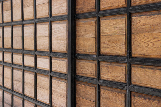 Reticula de madera y acero