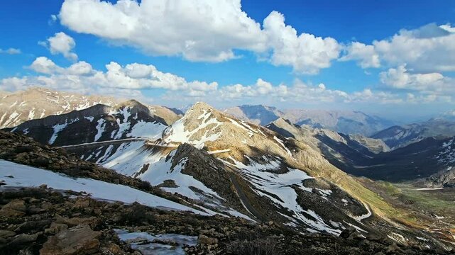 Snow-covered and majestic, the winter landscape of Hawraman Takht reveals nature&rsquo;s untouched beauty, where mountains stand tall under the crisp sky and frozen silence.
📍Hawraman Takht - Kurdistan