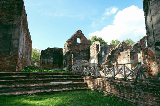 The ruins building an ancient residence for French envoys is called "Wichayen House".