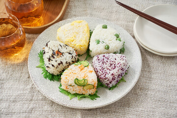 バラエティ豊富な手作りおにぎり