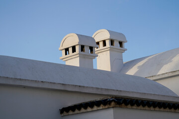 Il caratteristico villaggio di Sidi Bousaid si trova vicino a Cartagine e si distingue per i colori...