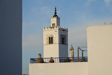 Il caratteristico villaggio di Sidi Bousaid si trova vicino a Cartagine e si distingue per i colori bianco e azzurro delle sue case. Cartagine, Tunisia, Africa del Nord