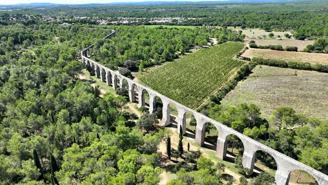 aqueduc de Castries dans l'H&eacute;rault, Occitanie, France