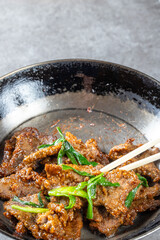 レバニラ炒め　料理