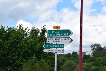 Way sign to towns in northern France 