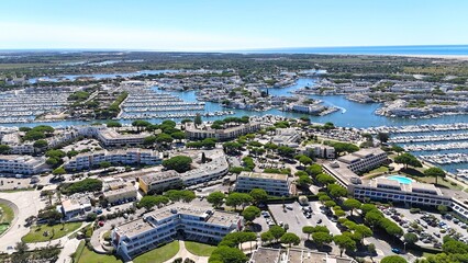 survol du grau-du-roi et port Camargue en Occitanie dans le sud de la France