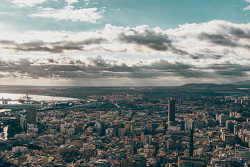 Obraz premium Aerial View of Alicante City with Dramatic Clouds and Urban Skyline