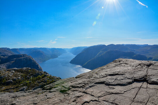C&eacute;l&egrave;bre rocher de Preikestolen en Norv&egrave;ge