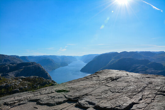 C&eacute;l&egrave;bre rocher de Preikestolen en Norv&egrave;ge