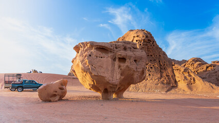 Krajobrazy, formacje skalne i przyroda pustyni Wadi Rum, © Piotr