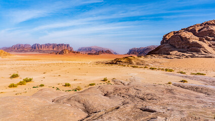 Krajobrazy, formacje skalne i przyroda pustyni Wadi Rum, © Piotr
