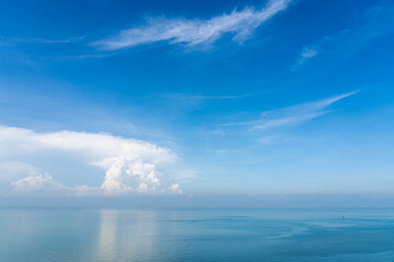 Obraz premium View of blue sky and ocean with white cloud