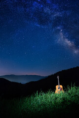 天の川とアコースティックギター