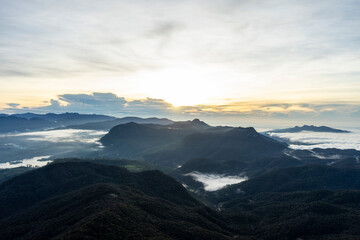 Obraz premium Sunrise at Adam's Peak, a famous religious pilgrimage site