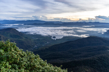 Obraz premium Sunrise at Adam's Peak, a famous religious pilgrimage site