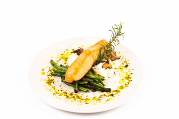 Pan-Seared Salmon With Green Beans and Creamy Mashed Potatoes