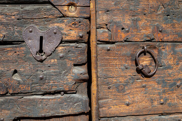 Antico portone in Val Varaita