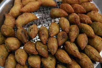 A food that Thai people like to eat is stuffed Chinese chives and fried.