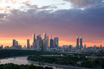 Fototapeta premium City skyline in the evening